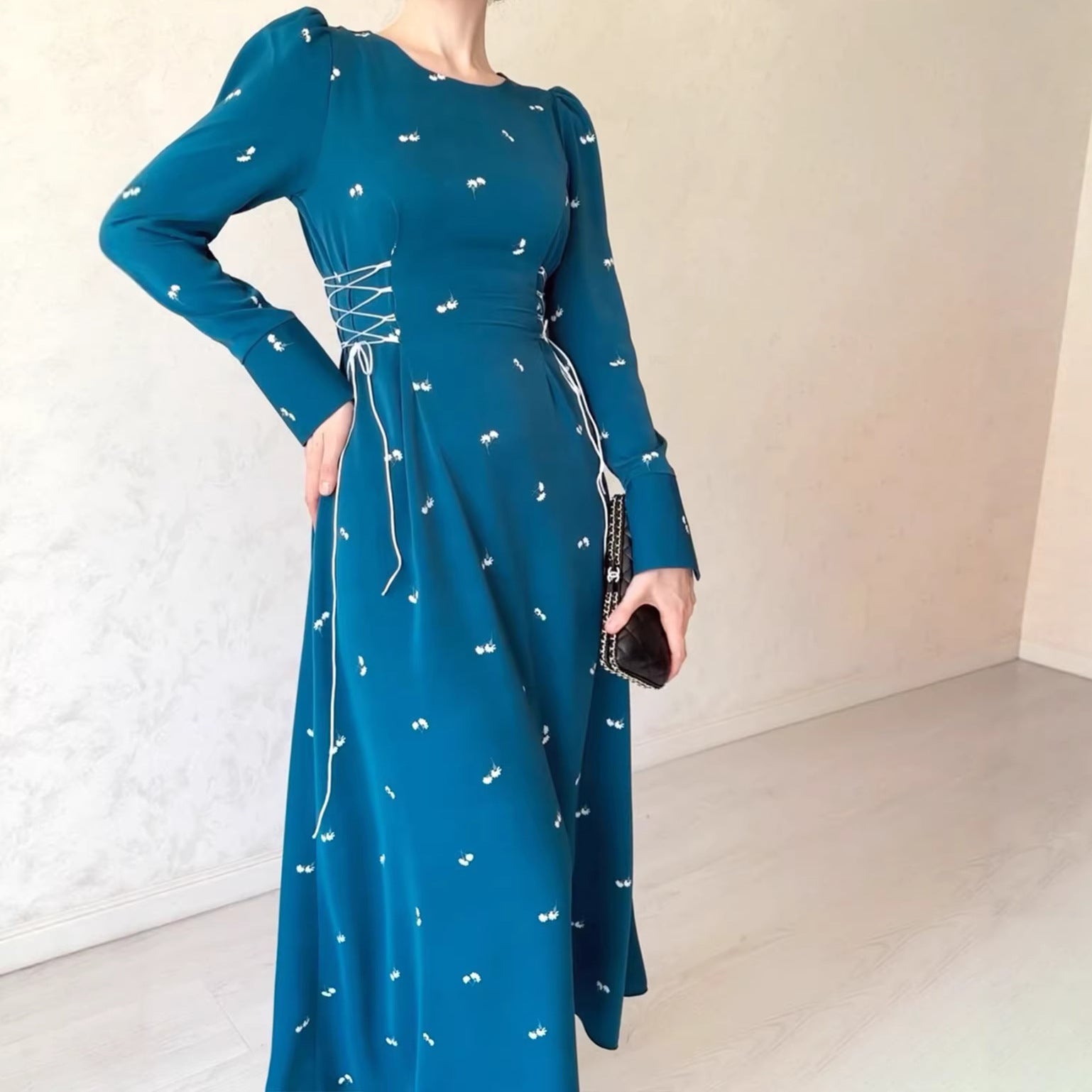 Damen Maxikleid Rückseite himmelblau – Größen S bis XXL Masstabelle