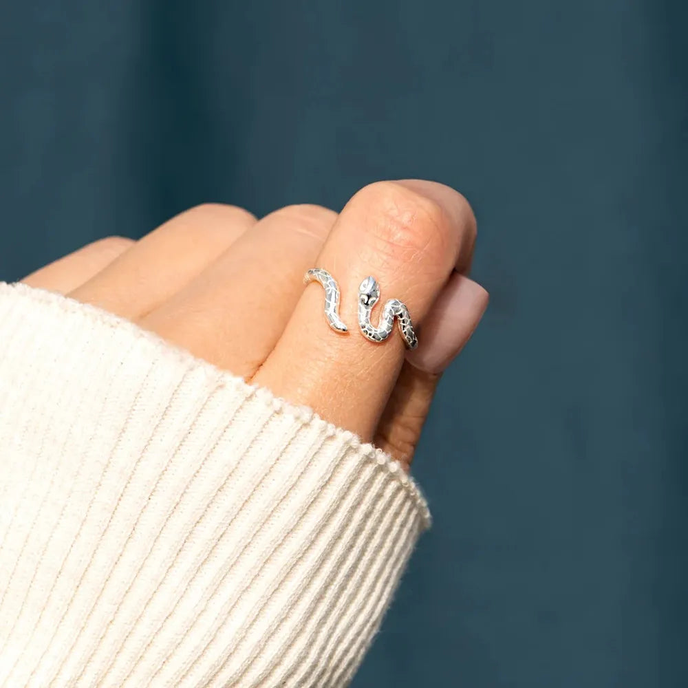 925 Silber Schlangen-Ring Detailansicht – zeitloses Design
