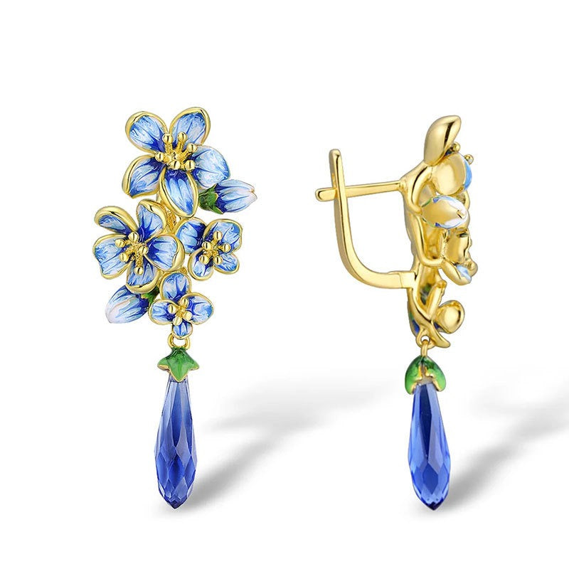 Blumen Ohrringe Damen am Ohr – Lifestyle
