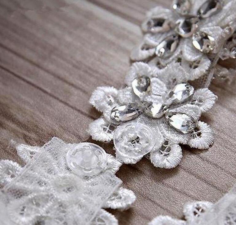 Weißes Hochzeits-Boléro mit Kristall-Applikationen – Brautumhang Abendkleid Accessoire