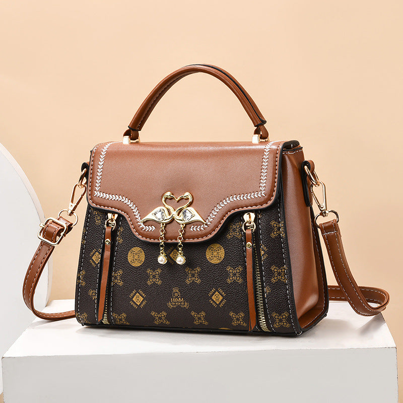 Crossbody Umhängetasche BodyLuxCare – weißer Hintergrund
