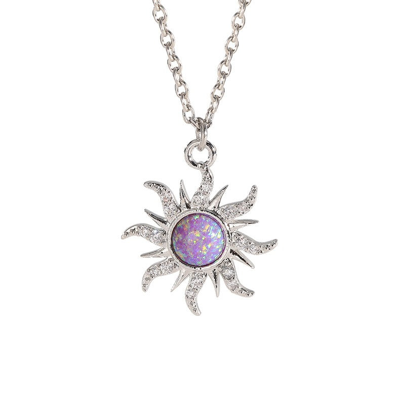 Damen-Halskette mit Blumen-Anhänger und Zirkon-Steinen – Detailansicht