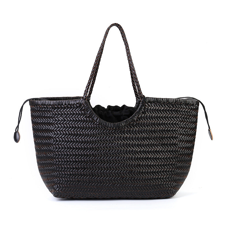 Große Shopper Tasche Damen am Körper – Lifestyle
