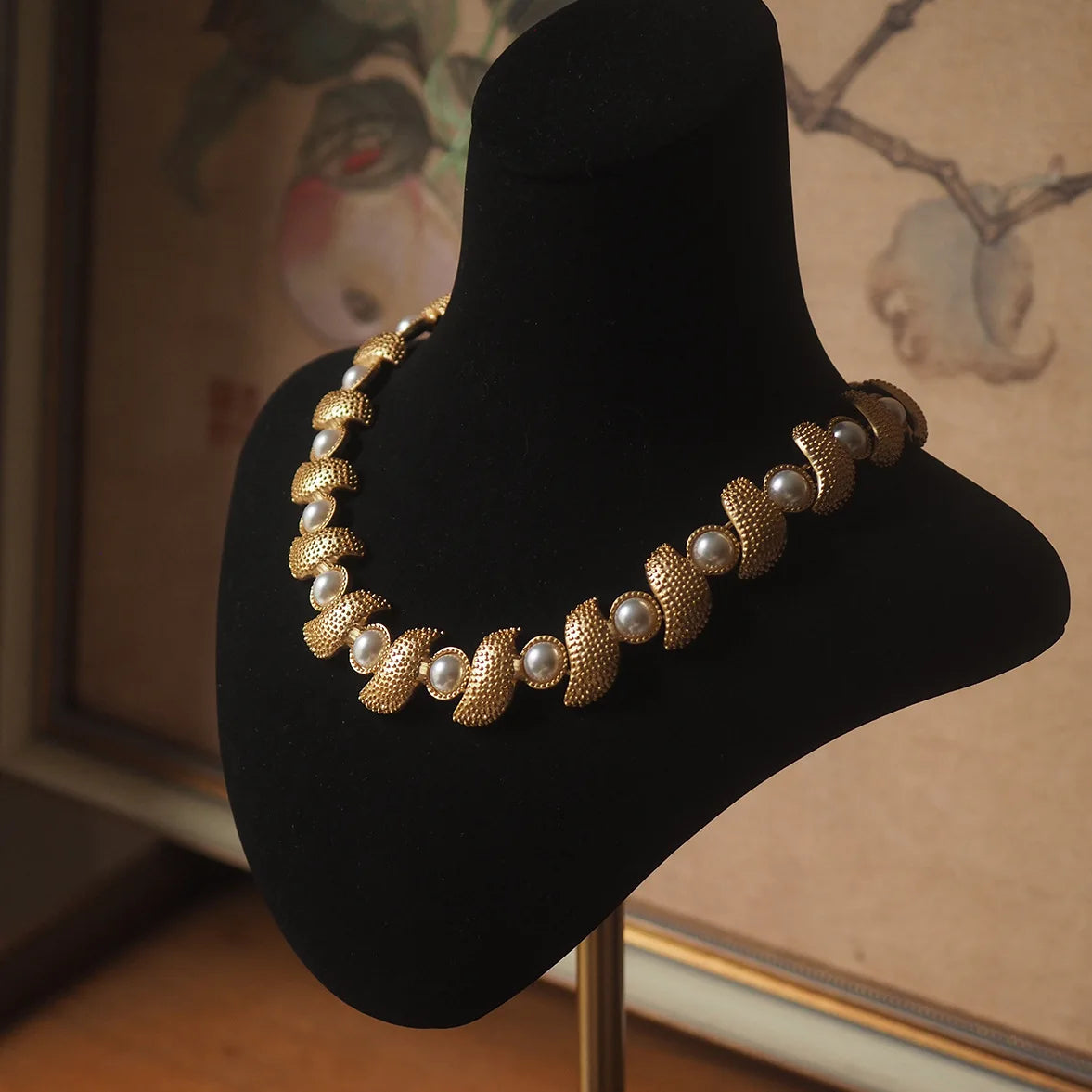 Französische Retro-Perlenkette – Elegantes Geburtstagsband-Design für Damen