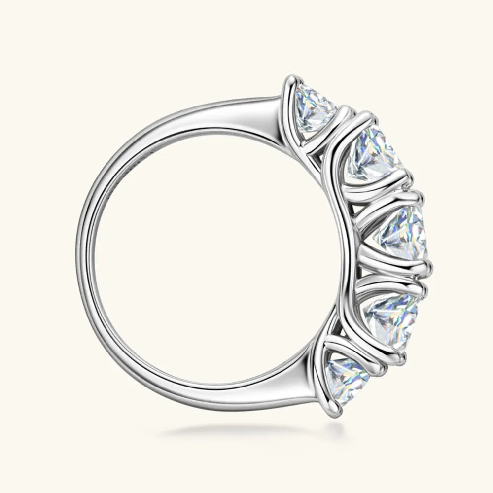 3.6 Carat D Color VVS1 Moissanite Ring auf Ringbox präsentiert