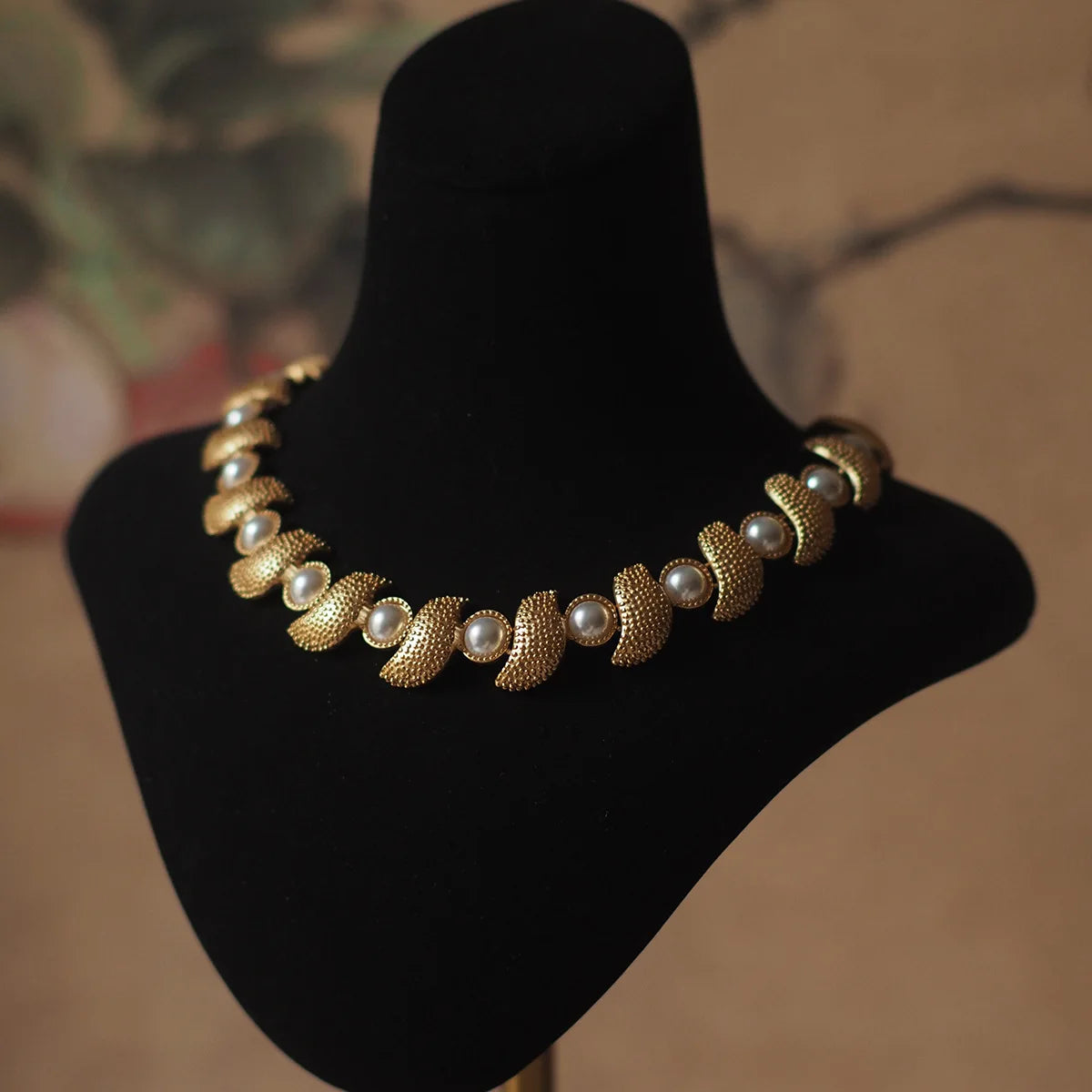 Französische Retro-Perlenkette – Elegantes Geburtstagsband-Design für Damen