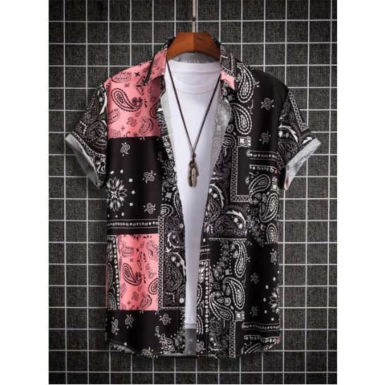 Herren Hawaii-Hemd Schwarz Pink Paisley – Auf Mannequin, Wandhintergrund
